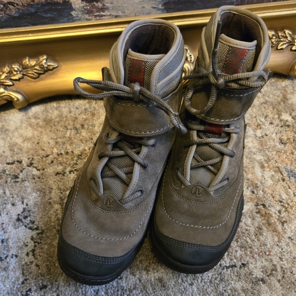 Merrell 'Boulder' Cycletread Leather Hiking Boots - Picture 10 of 10